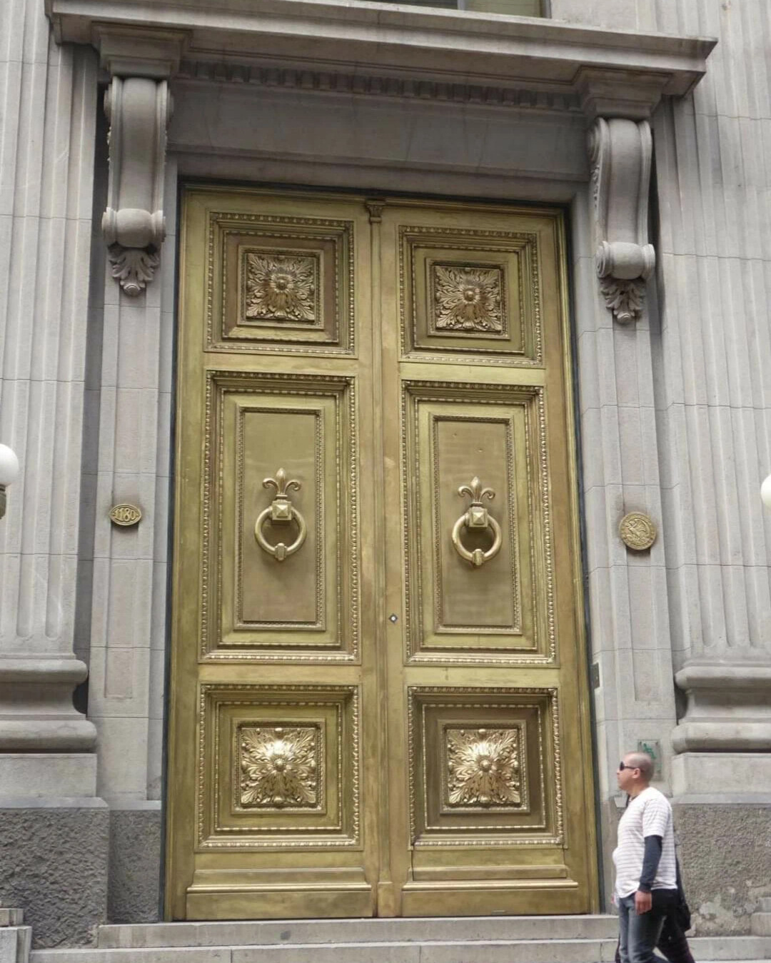 двери парижа