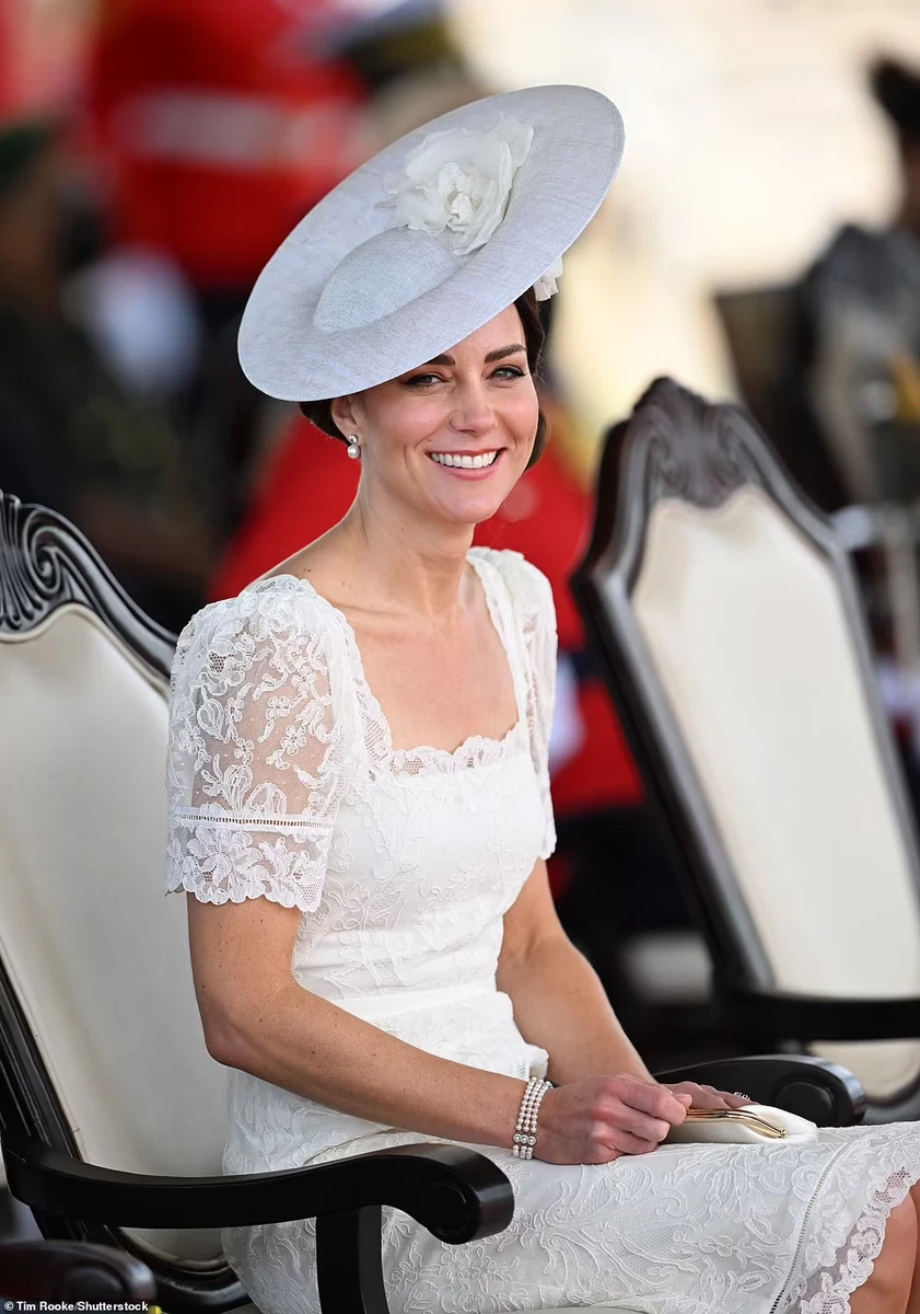 Кейт принцесса уэльская последние. Кейт Миддлтон Карибское турне. Принцесса Уэльская Кейт 2022. Kate Middleton 2022. Кейт принцесса Уэльская 2023.