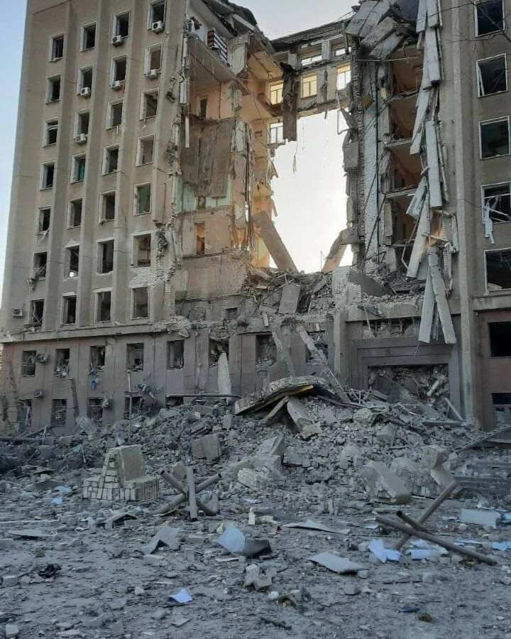 Здание разрушенное взрывом. Разрушенное здание. Разрушенный город. Разрушенные здания в Украине.