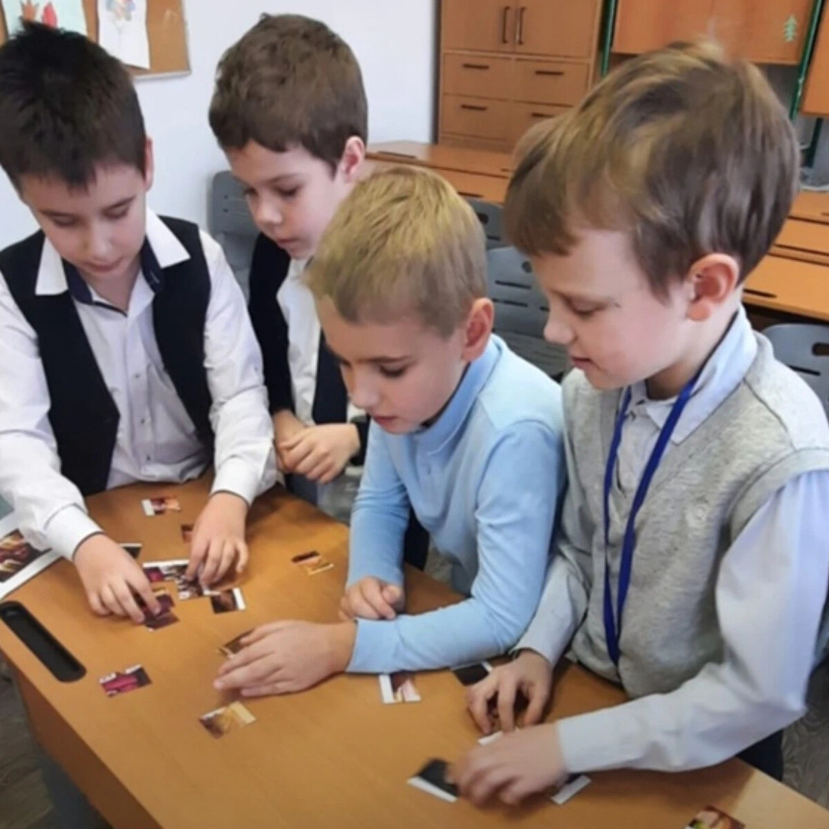 Собрали ребят в школу. Академия наук в школе для ребят мероприятие. Школа 1503 8 а класс