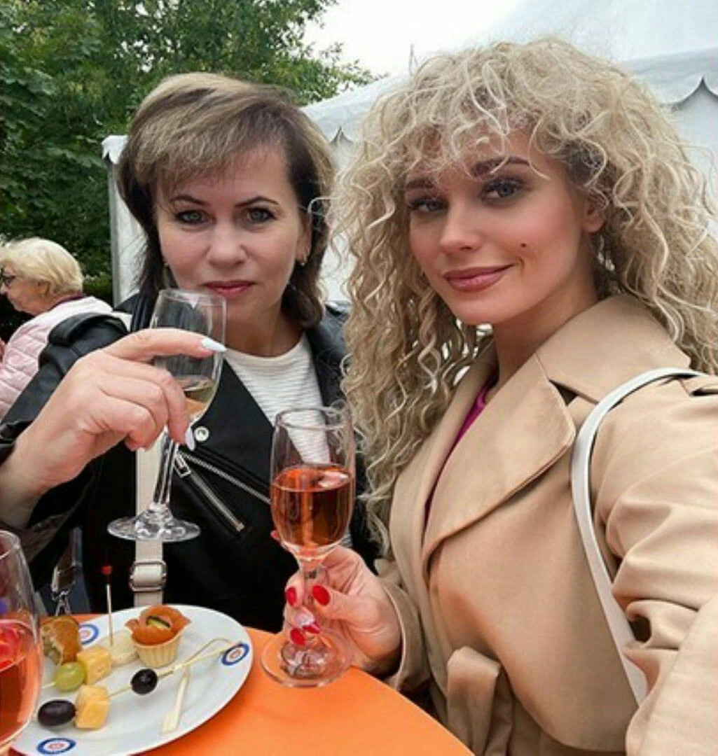 Сестры гарика харламова фото сейчас
