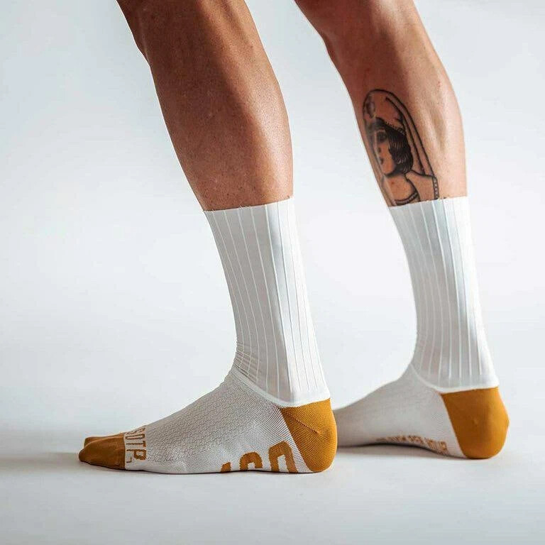 Носки махровые женские купить. Носки в банке. Носки найк баскетбольные. Гимнастические носочки обувь. Носки быстрее.