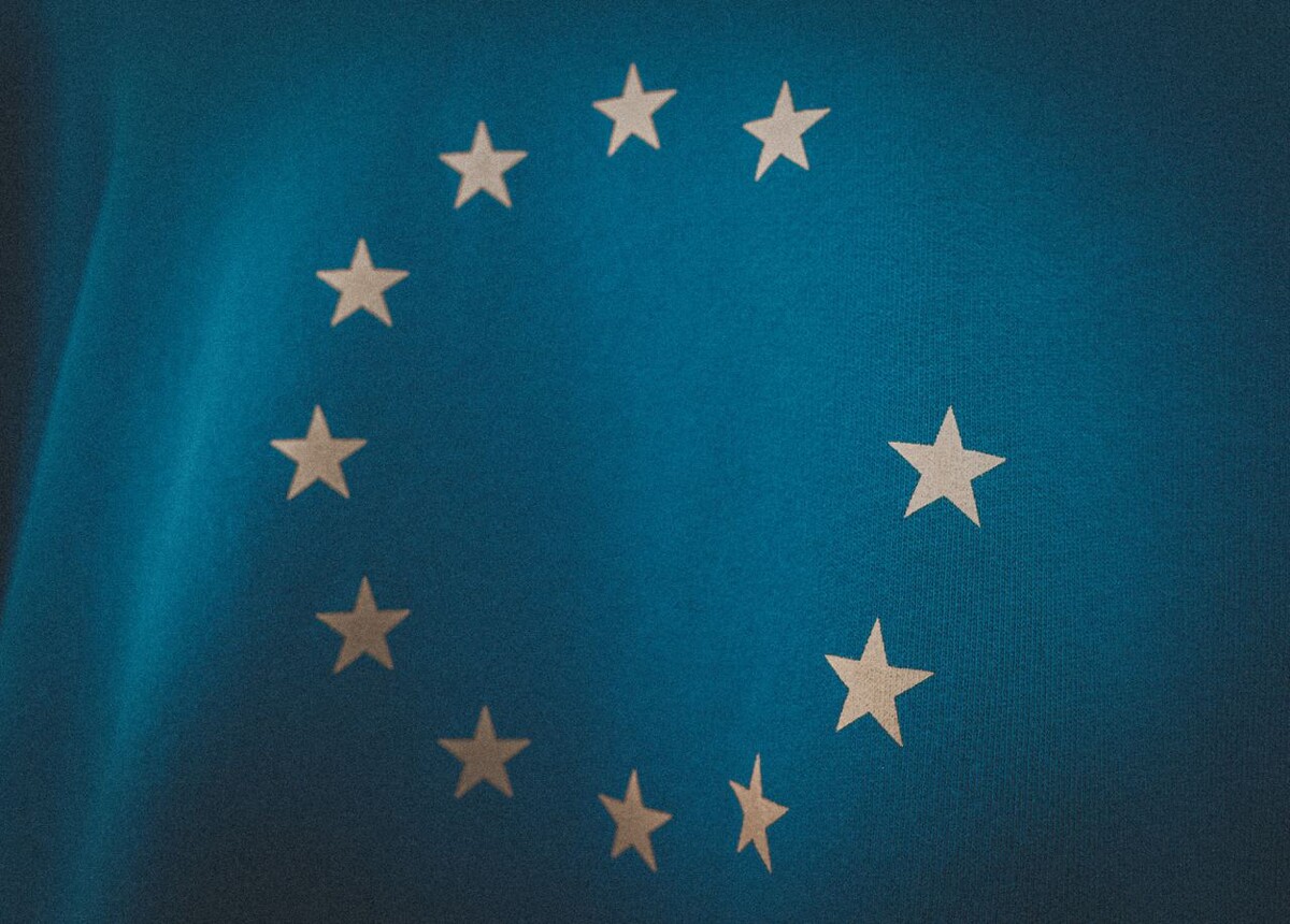 Евросоюз 12 пакет. Европейский Союз. Фон звезды. Евросоюза звезды замок. Фон для монтажа.