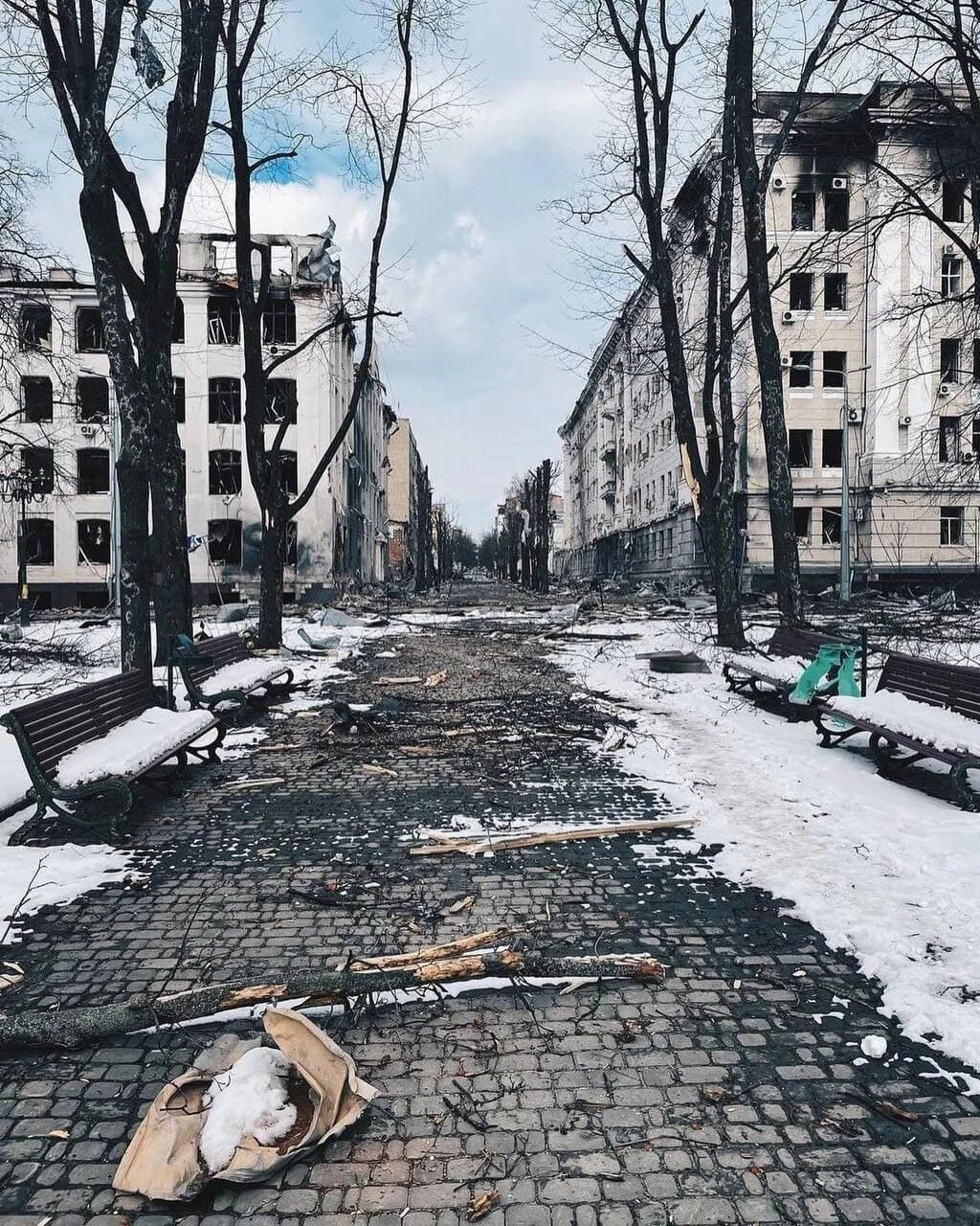 Как сейчас выглядит харьков после бомбежки фото Последствие боёв в харькове История Оружия и войны Дзен