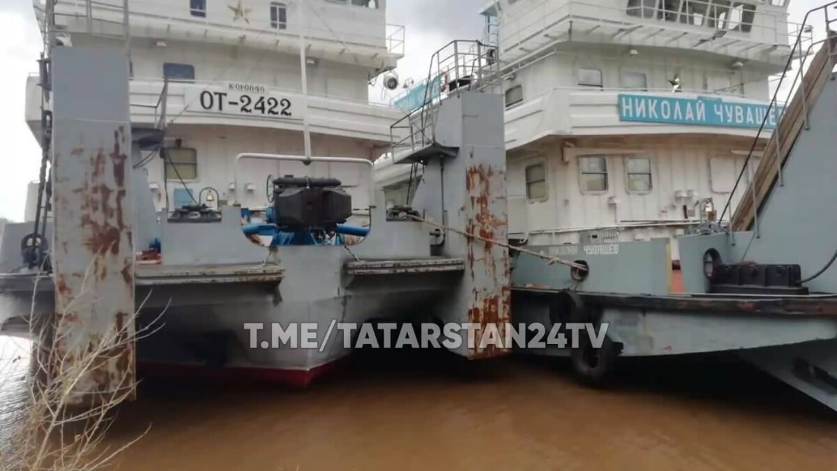 Речные баржи 9002. Буксир потянул пыхтит мылит воду. Гектор буксир толкач. Буксир верный. Буксир потянул пыхтит мылит воду.