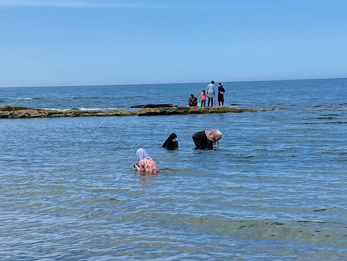 Пляж Избербаш Дагестан. Избербаш море туристы. Морская деревня Избербаш. Женский пляж в Дагестане.