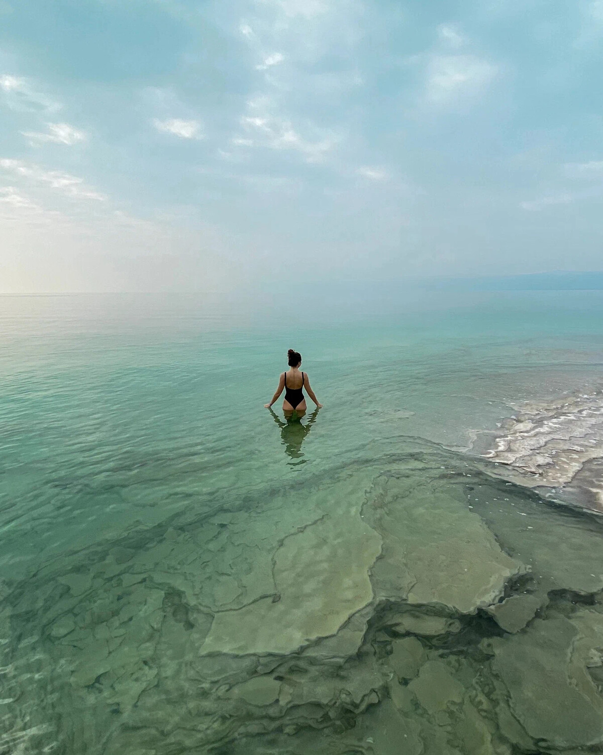 Можно ли купаться в море. Мертвое море купание. Мёртвое море можно ли купаться. Мертвое море купание фото. Мертвое море зимой.