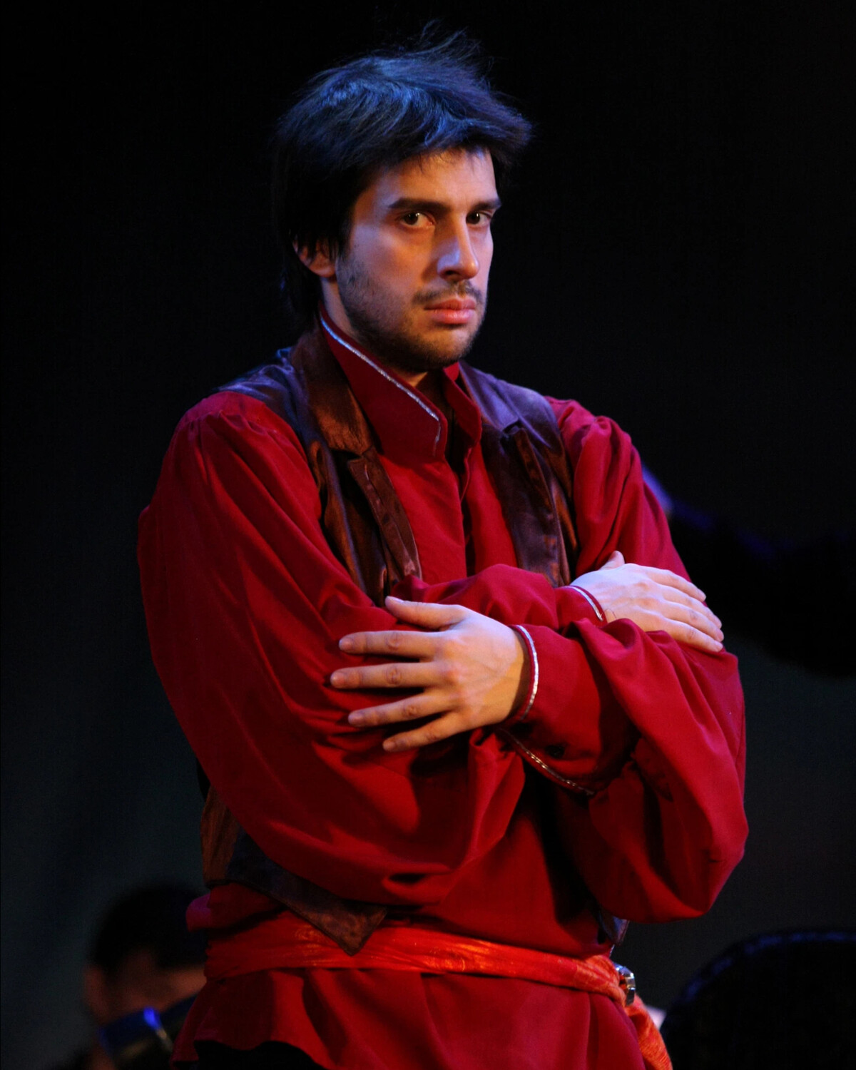 красивые цыгане парни. цыган красивый молодой. руслаан мумтаз. эдуардо верастеги голый. эдриан брюнет.