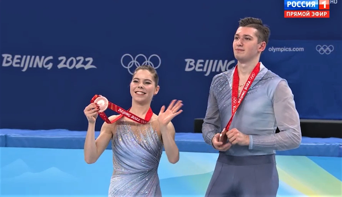Предвзятый спорт дзен фигурное. Бойкова Козловский олимпиада. Галлямов и Мишина на Олимпиаде падение.