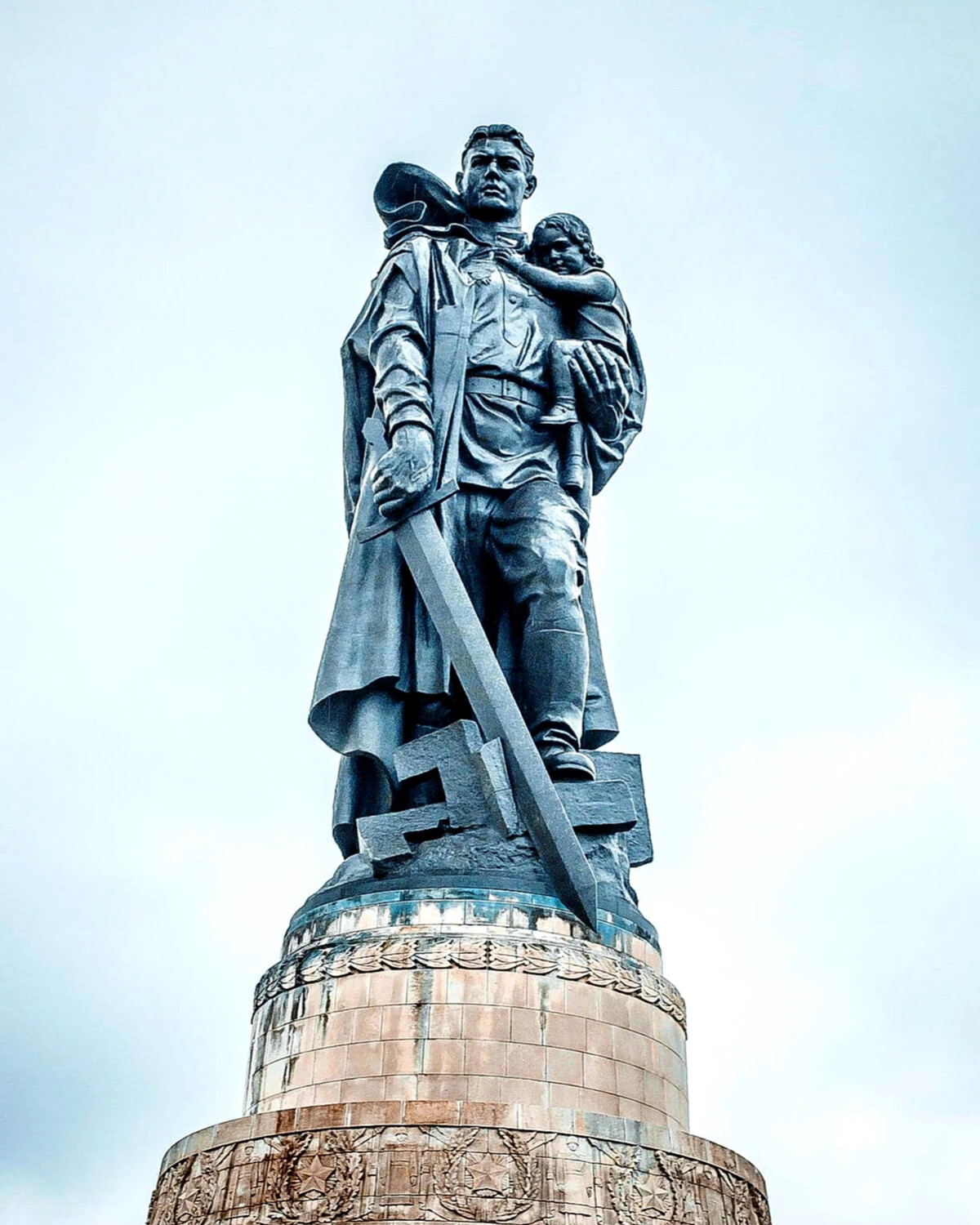 Памятник солдату освободителю картинка
