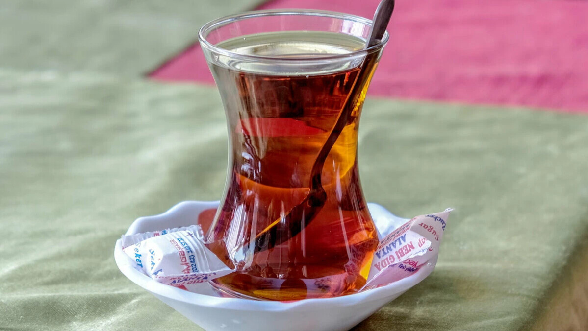 Пили по турецки говорили. Турецкий чай. Чай по турецки. Заварка чая по турецки. Турецкий яблочный чай.