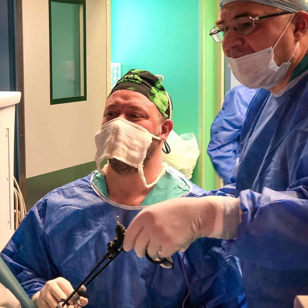 функции хирурга в поликлинике. г. лео антонович бокерия. какие хирурги работают в. врач хирург в операционной.