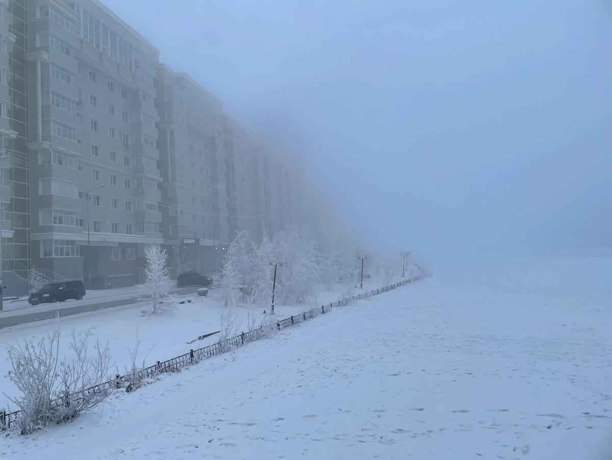 Сильные морозы в якутске. Якутск туман 2022. Город Якутск зима туман. Якутск туман -50. Якутия туман Якутск.