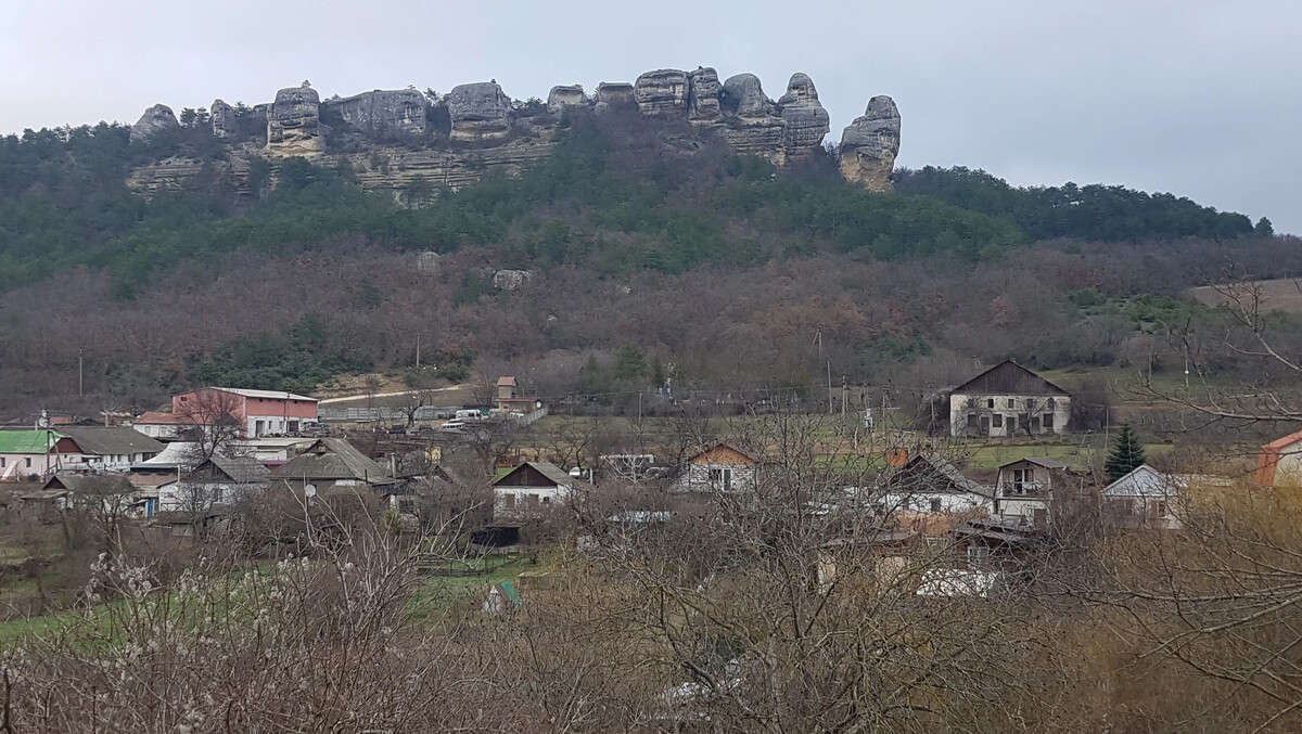 Бахчисарай голубинка. Залесное Бахчисарайский район. Село Залесное Бахчисарайский район. Бахчисарайский район Махульдюр. Село Залесное Крым фото.