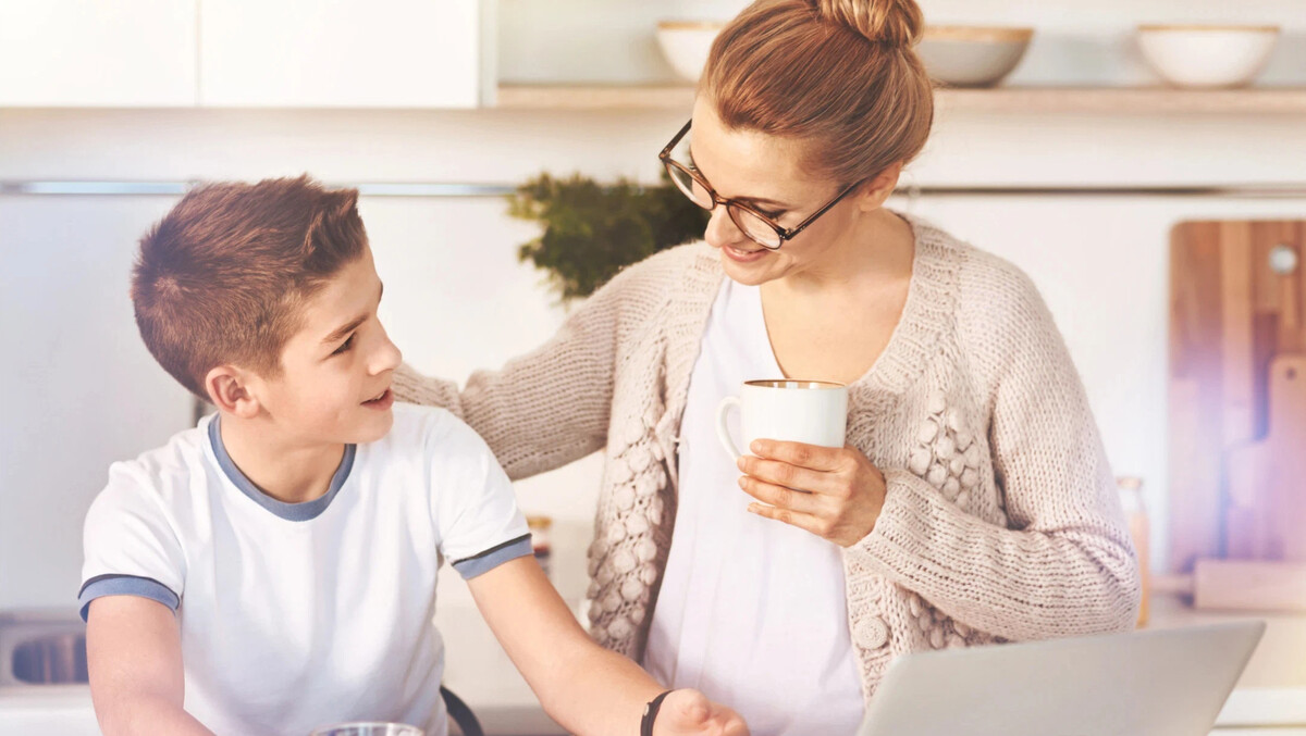 How your parents ok. Гиперопека Эстетика. Authoritative parents.