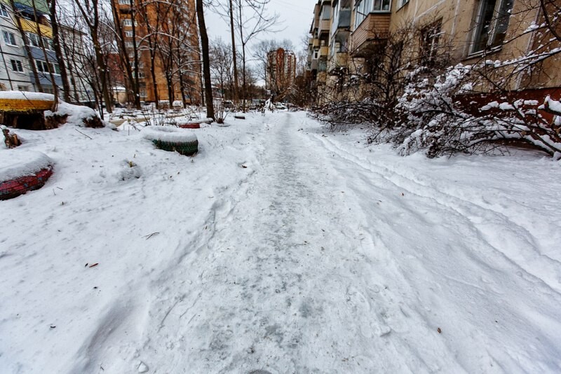 Дороги не чистят от снега. Неочищенные дороги от снега. Неочищенный тротуар от снега. Неочищенная дорога от снега. Неочищенные дороги от снега в поселках.