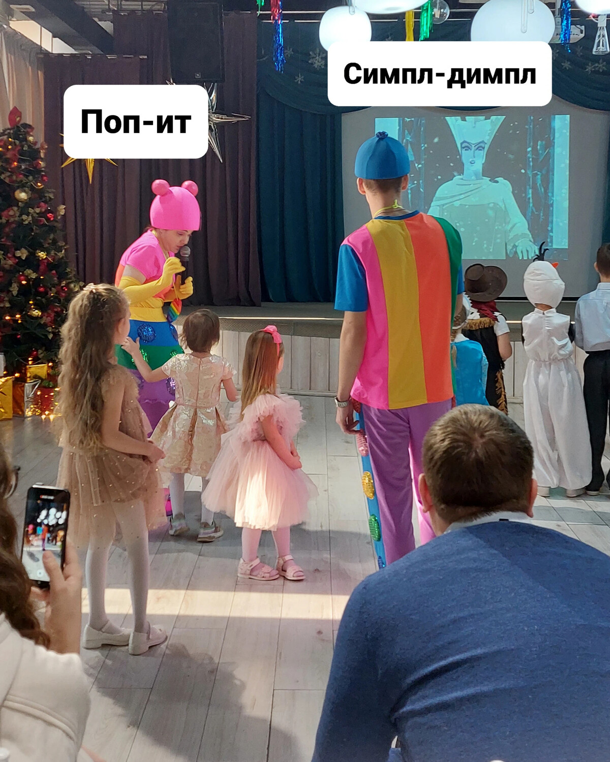 аниматоры на улице. лучшие костюмы аниматоров. в центре мы встретили аниматора переодетого. аниматор буратино и мальвина. аниматоры на день защиты детей.