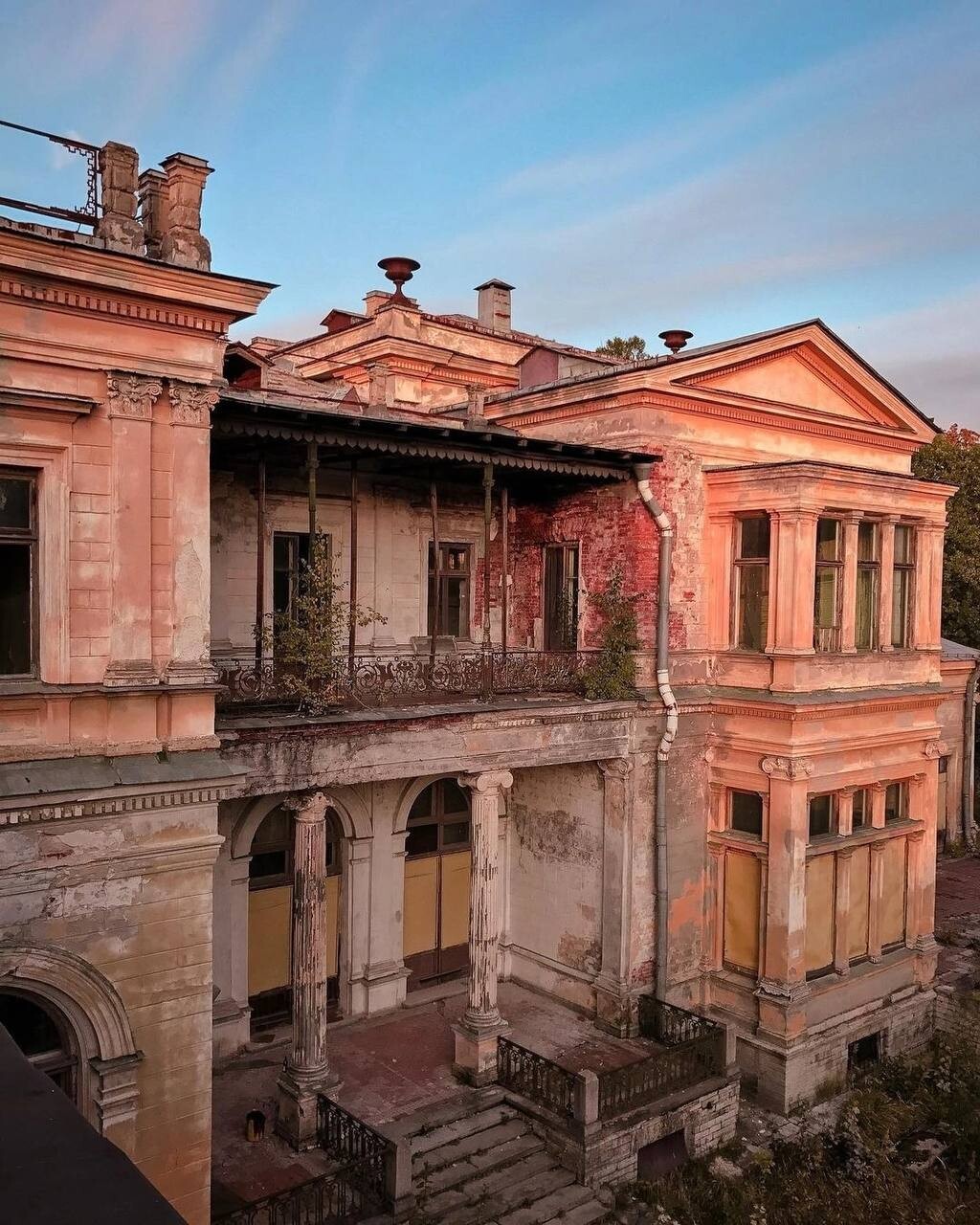 Дворец Великого князя Михаила Николаевича Петергоф