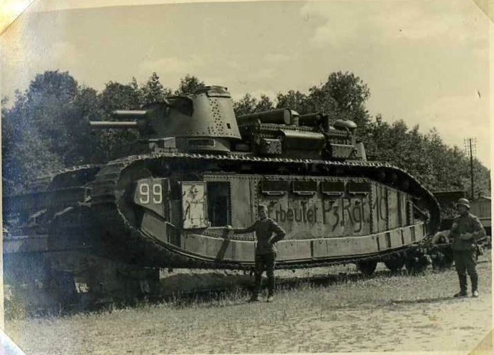 Char begin. Французский танк FCM 2c. Сверхтяжелый французский танк Char 2c. Танк FCM Char 2c Франция. Char 2c FCM 2c танк