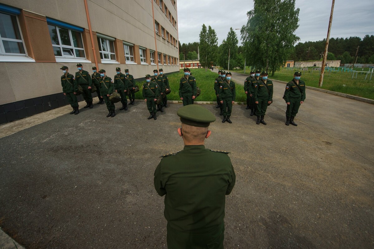 Военкоматы начали. Военкомат мобилизация. Областной военкомат. Фотографии для военкомата. Сотрудник военкомата