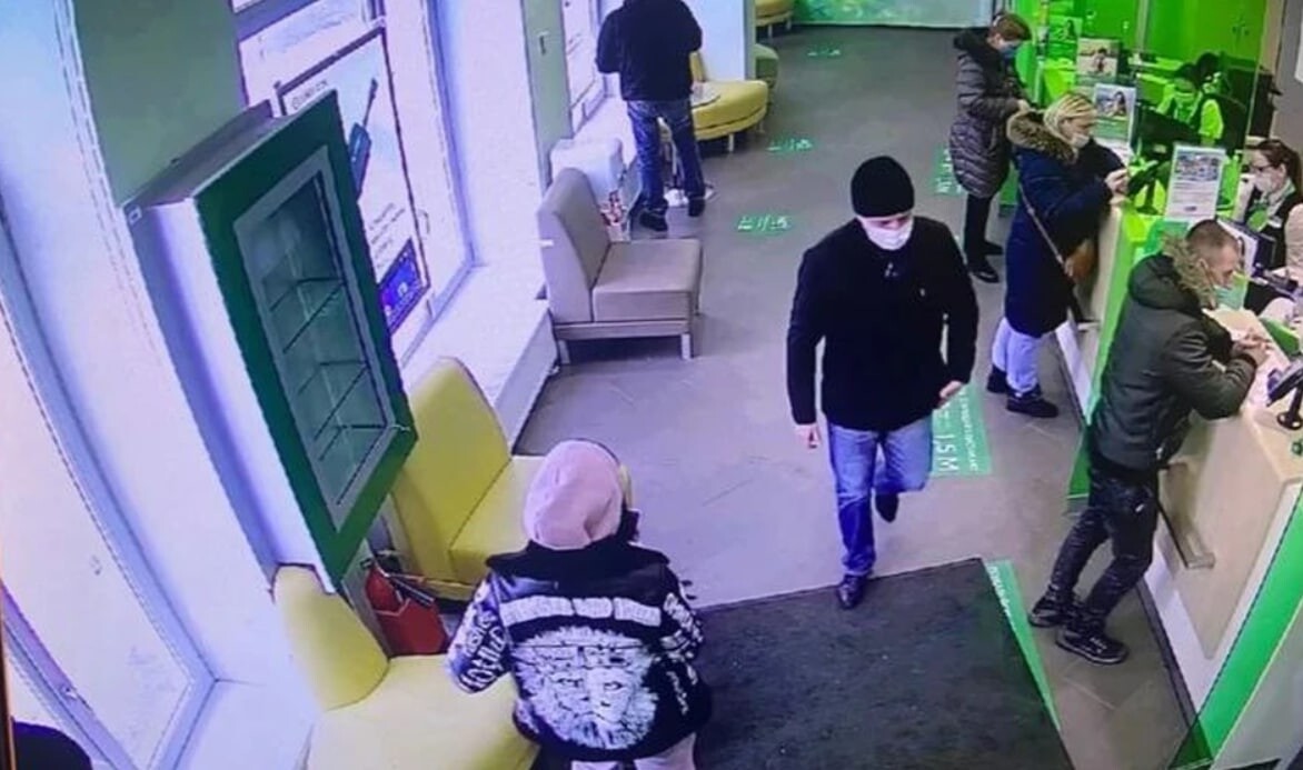 Железнодорожный задержанные за воровство. Полицейский преступление. Задержание полицейского в красноярском крае. Актера задержала полиция. Актера задержала полиция.