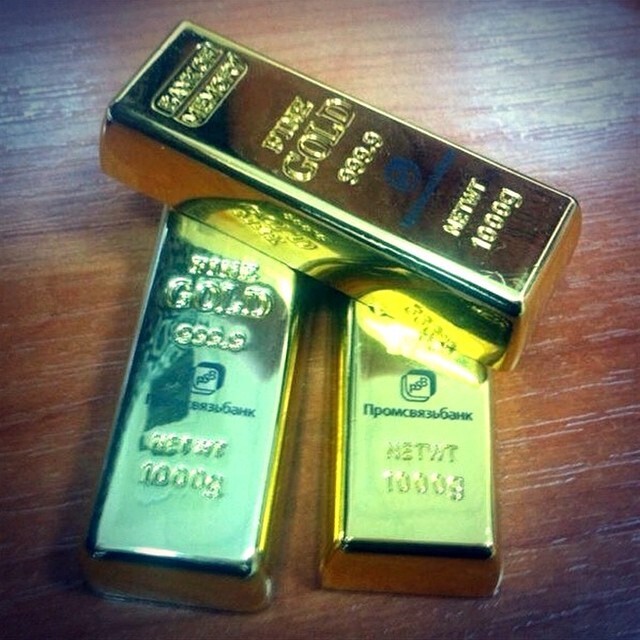 Золото каждый день. Слиток золота. 1 Слиток золота. Слиток золота 2 грамма. Банковские слитки золота.