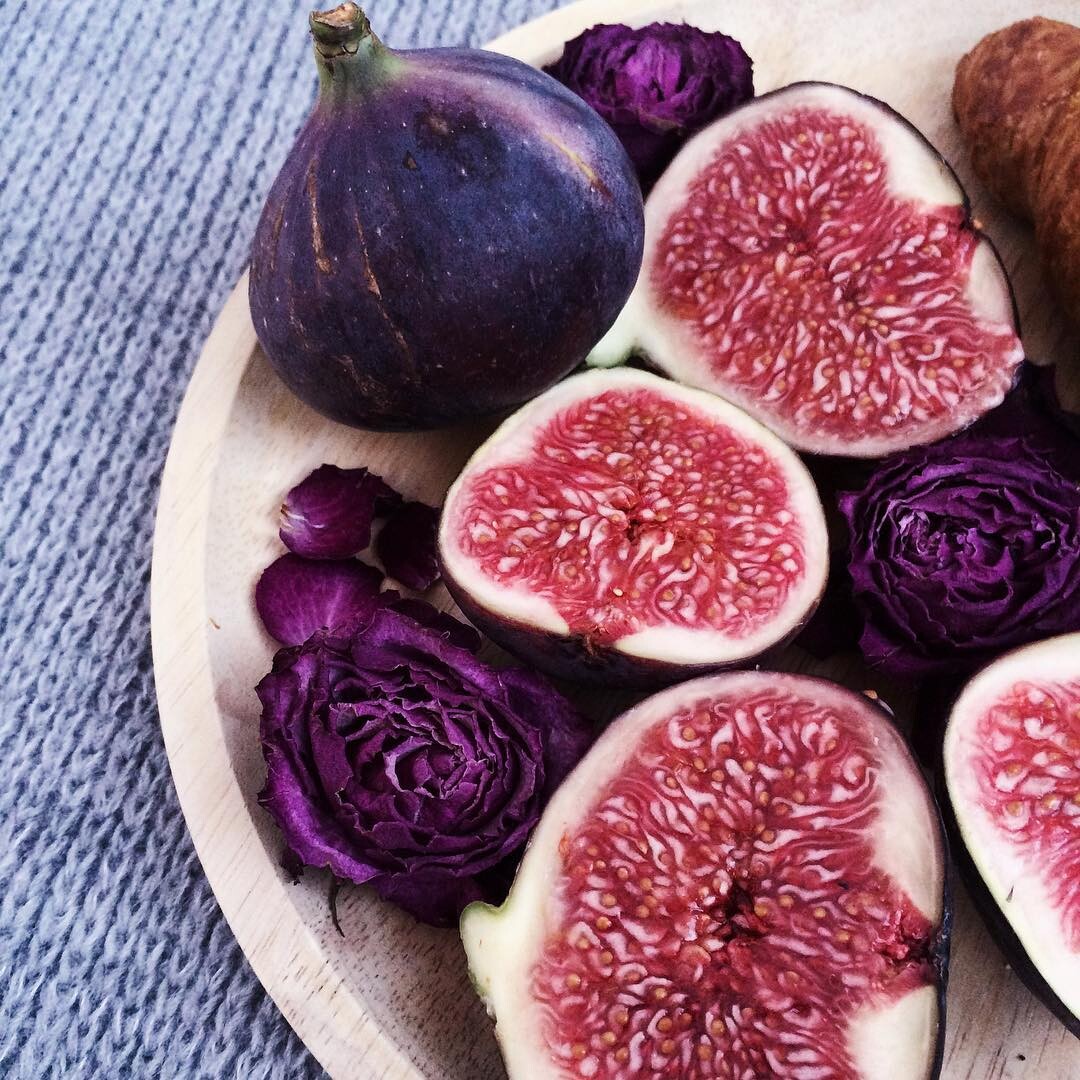 Фиолетовые фрукты и овощи и ягоды