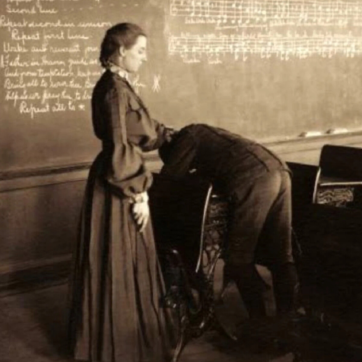 Учительница разделась