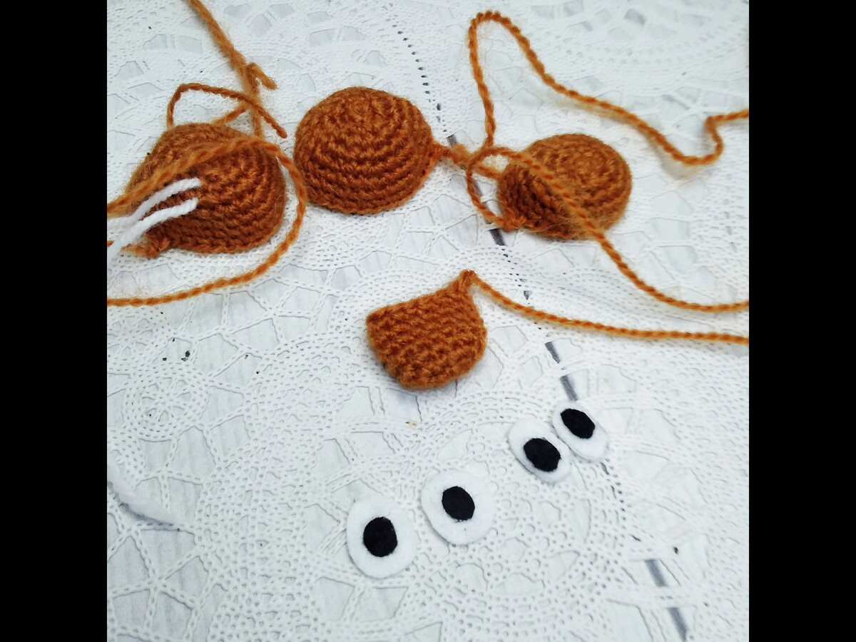 I am knitting