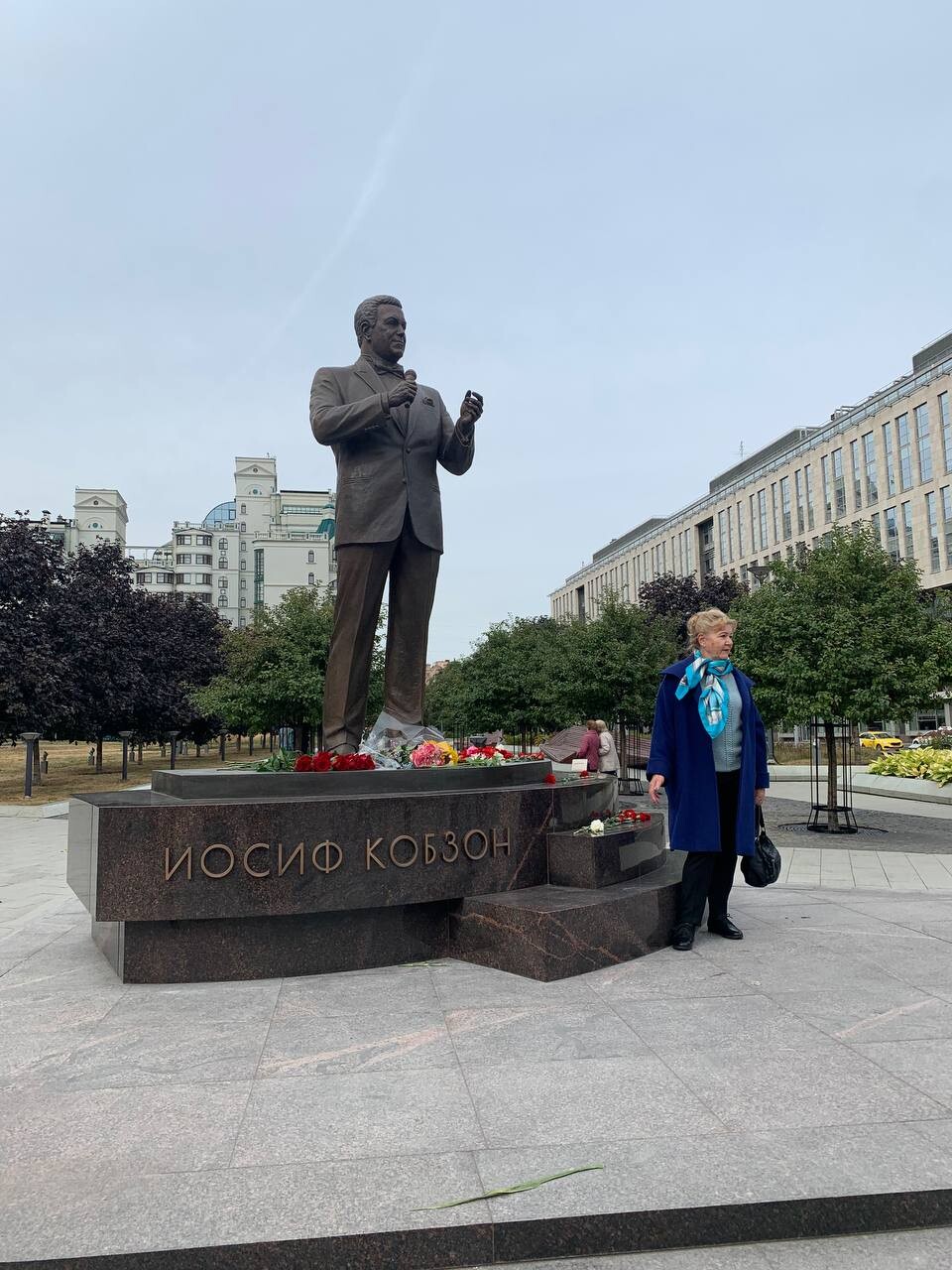 Памятник кобзону в москве в оружейном переулке