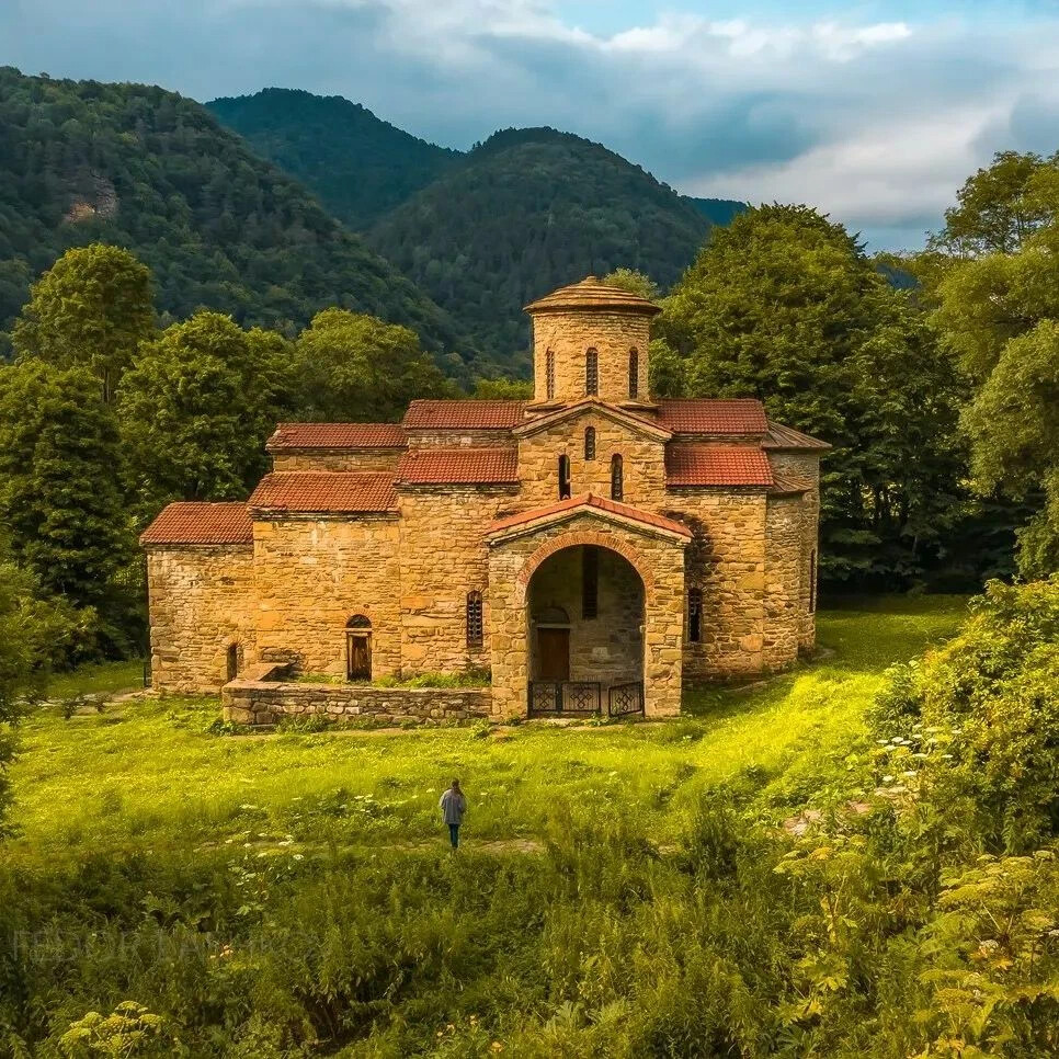 зеленчукские храмы нижний архыз. (архыз). архыз храм карачаево черкесия. северный зеленчукский храм карачаево-черкесия. аланские храмы архыз.