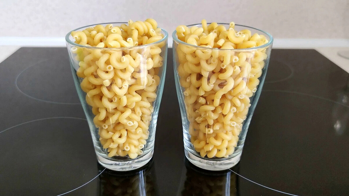 Можно ли заморозить вареные макароны. Макароны вареные. Макароны отдельно. Макароны на сковороде без варки. Не надо про макароны