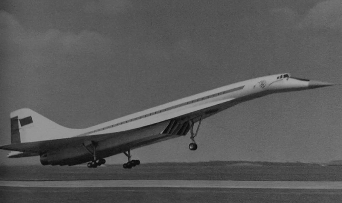 самолет ту 144 ссср. ту сверхзвуковой пассажирский самолёт ту-144. пассажирский сверхзвуковой ту-144. первый сверхзвуковой самолет. ту-144 сверхзвуковой самолёт.