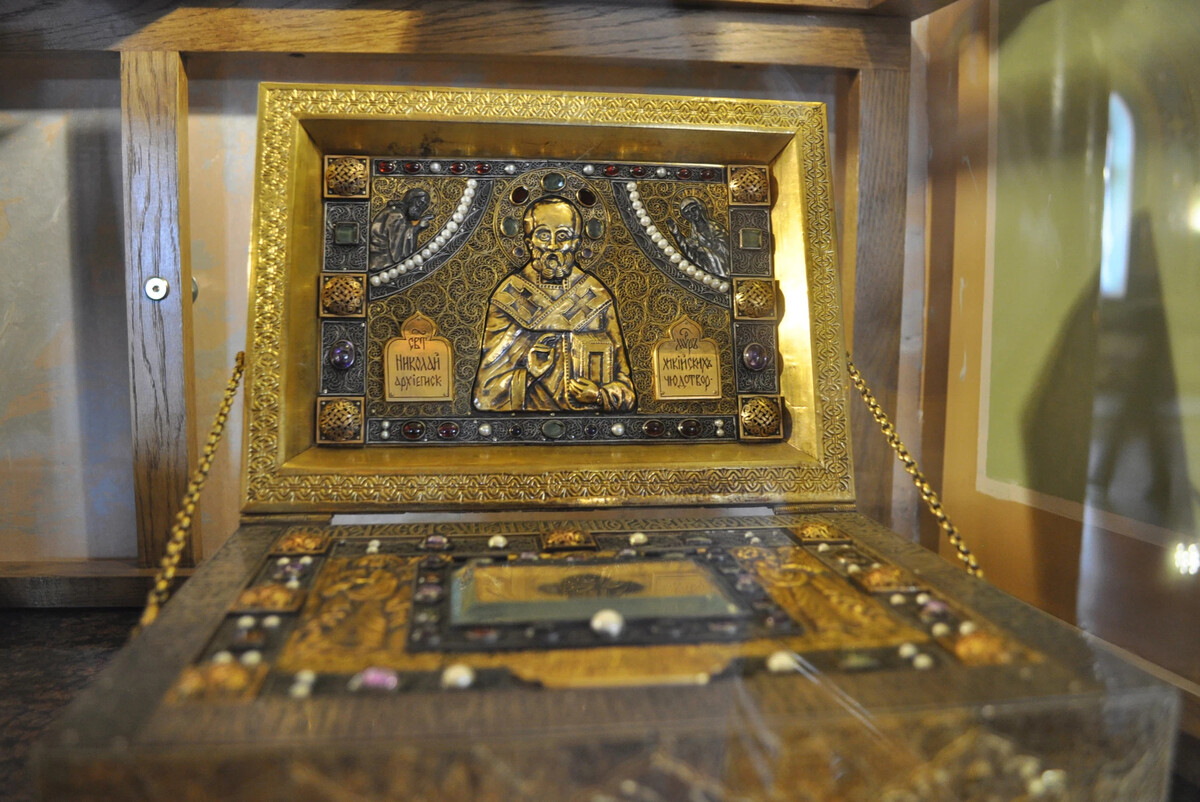 книга вопрос смерти и жизни. мощи святого апостола андрея первозванного. роман святыня джеймс герберт жанр. ковчег вологда. анатолий пащенко украденная святыня.