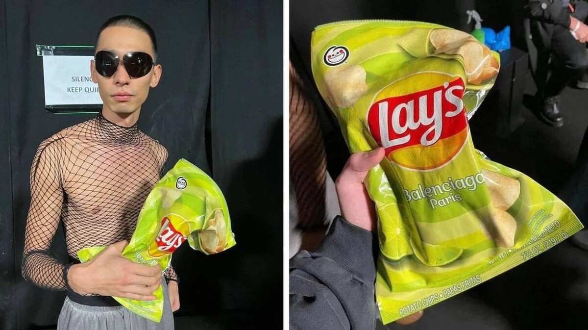 7 одинаковых пачек чипсов стоят. Сумка Лейс Баленсиага. Balenciaga сумка lays. Сумка Баленсиага пачка Лейс. Сумка Баленсиага пачка чипсов.
