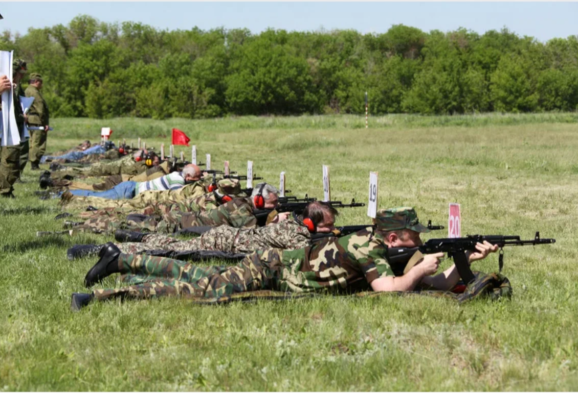 Инструктора полигона. Военный полигон РФ стрельбище. Полигон армия Солнечногорск. Военное стрельбище. Стрельбище в армии.