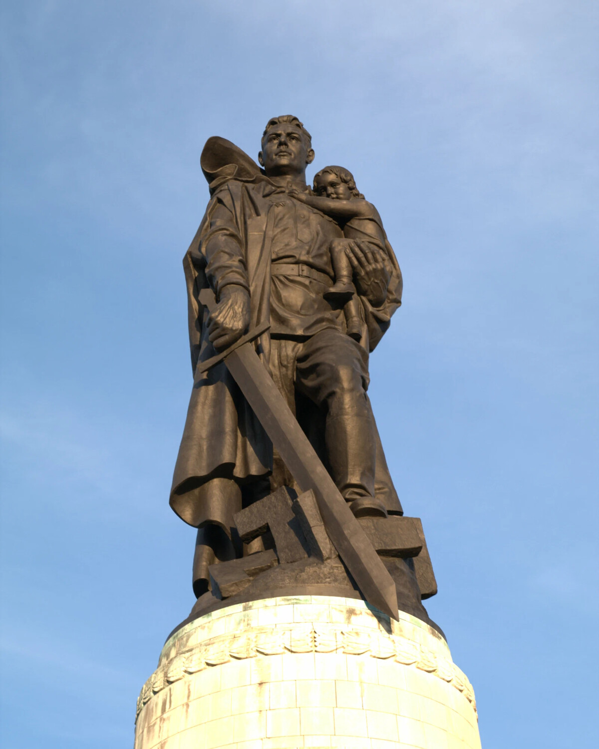 Памятник солдату освободителю картинка