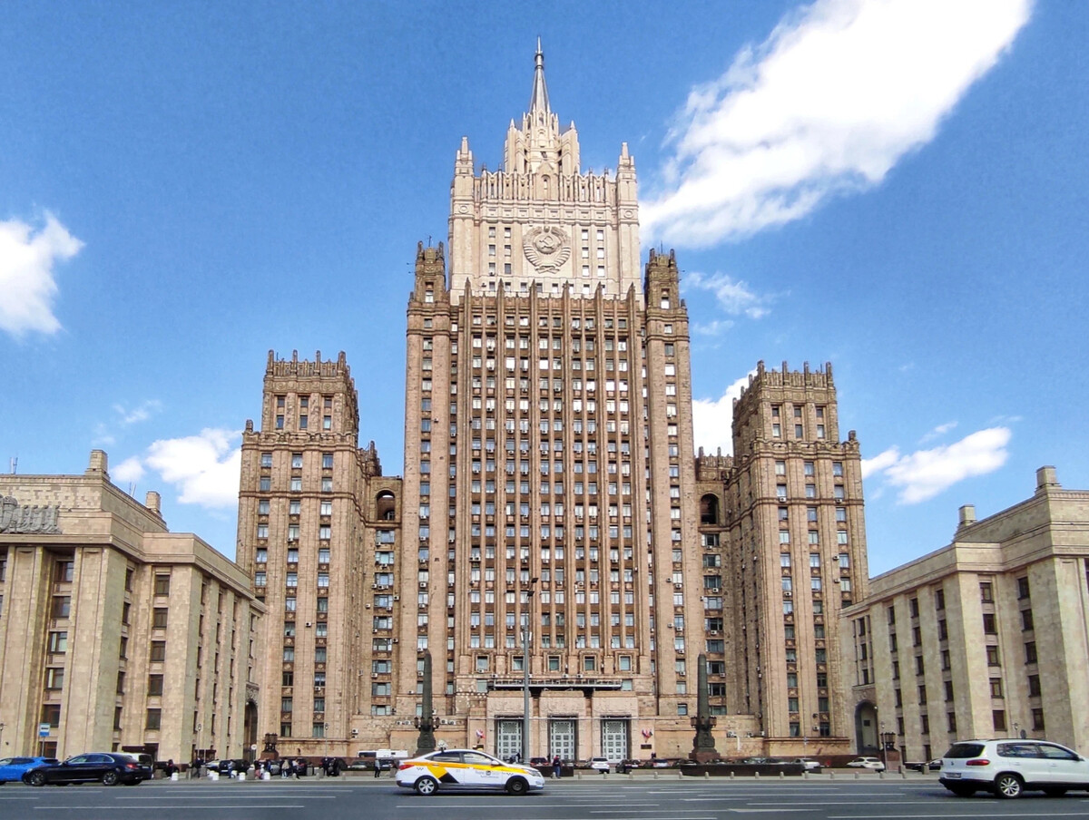 Здания министерств в москве фото ЕДИНСТВЕННАЯ СТАЛИНСКАЯ ВЫСОТКА БЕЗ ЗВЕЗДЫ НА ШПИЛЕ Здание МИД - одна из. ЖЖител