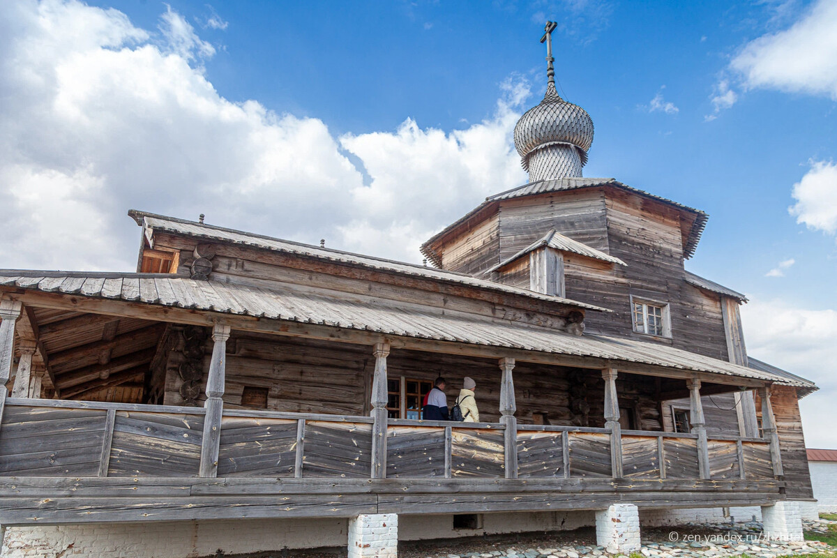 Церковь деревянная православная в Термезе