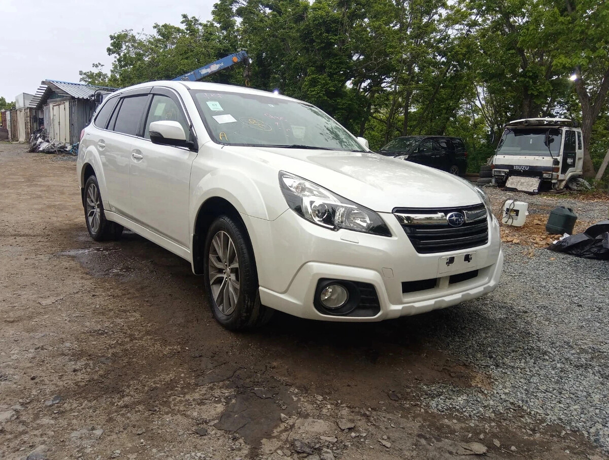 Субару аутбек 2012 год. Subaru Outback 2012. Субару Аутбек 2012 года.