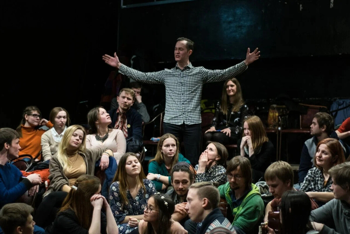 большинство присутствующих было удивлено. большинство присутствующих было удивлено. удивленный человек. русский язык 7 класс упражнение 258. сотни быстр.