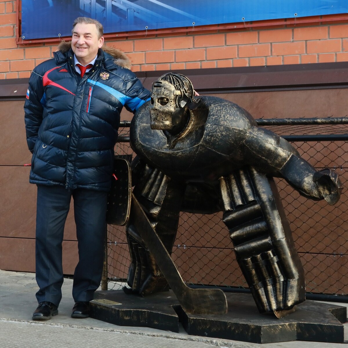 памятник егору гайдару в москве