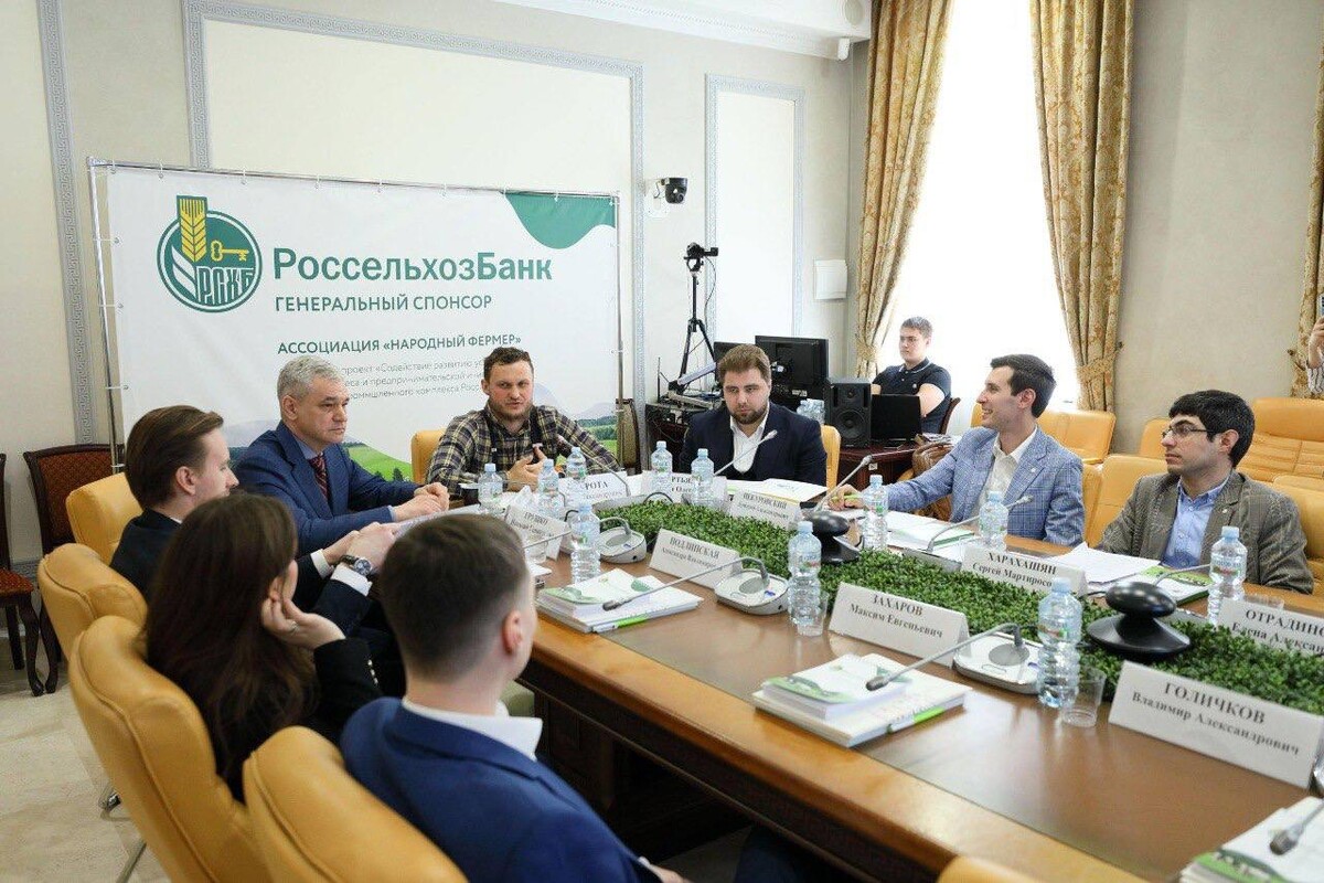 Афиша выставки мастера народных художественных промыслов. Народный ассоциации. Народные художественные промыслы. Народный ассоциация. Апк логотип.