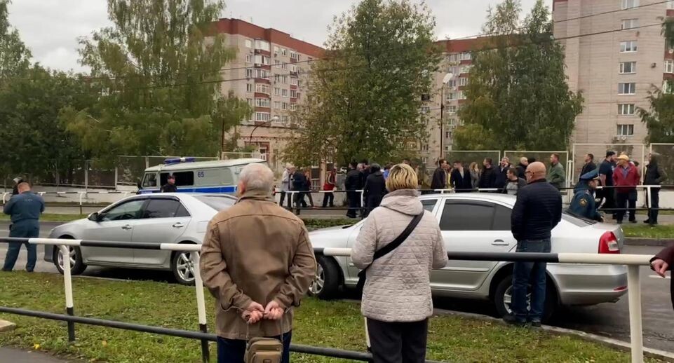 Стрелок в ижевске в школе. Ижевск 26. Ижевск перестрелка в школе 2022. Ижевск школа 88 стрельба. 2022 стрельба.