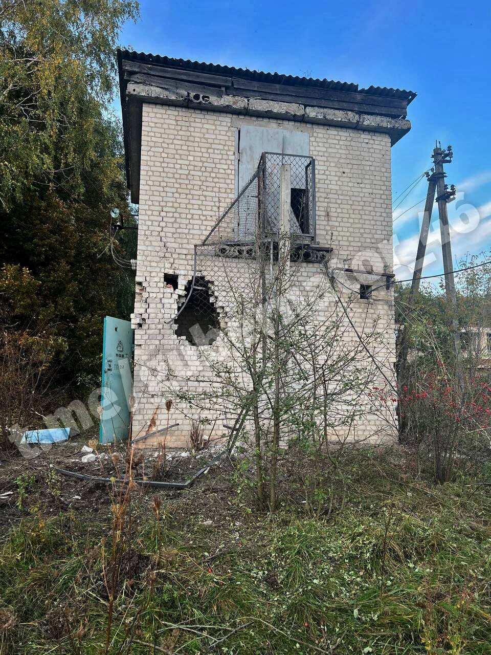 В Курской области последствия обстрелов устраняют спецбригады