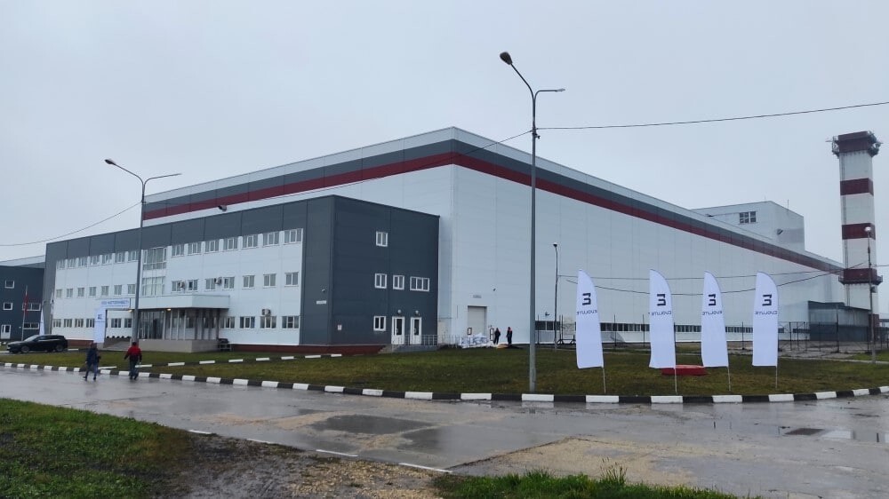 Завод моторинвест липецкая область. Андрей резников моторинвест. Моторинвест липецк сайт. Моторинвест резников. Evolute электромобиль седан.