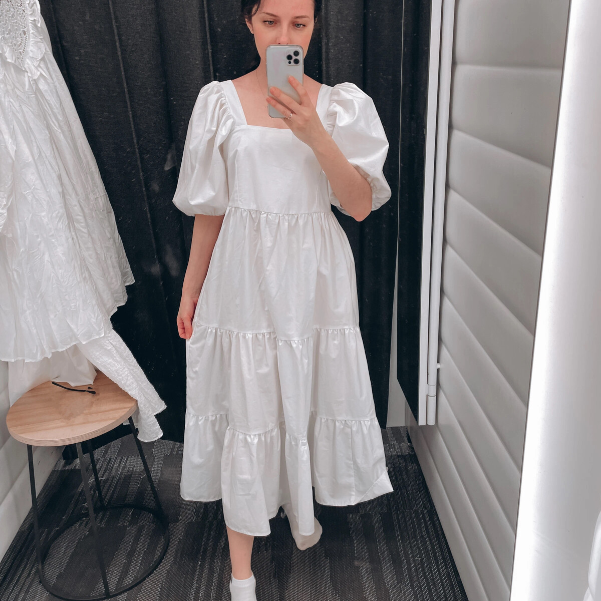 Я чувствую себя неуверенно и даже некомфортно в платьях и юбках, мне ...