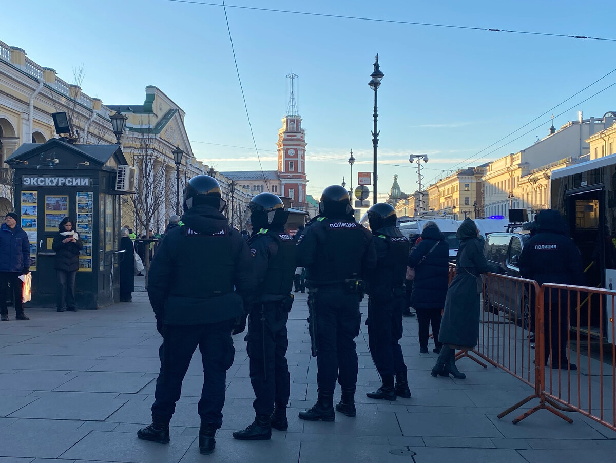 Хлопки в петербурге сейчас