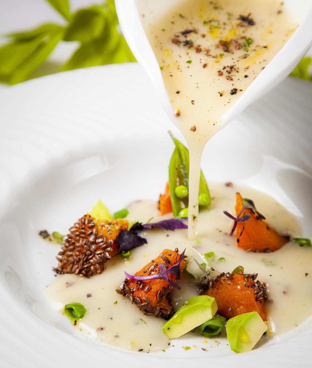 суп пюре в ресторане. суп от шеф повара. суп от шеф повара. суп с куриным филе. ресторанные блюда.