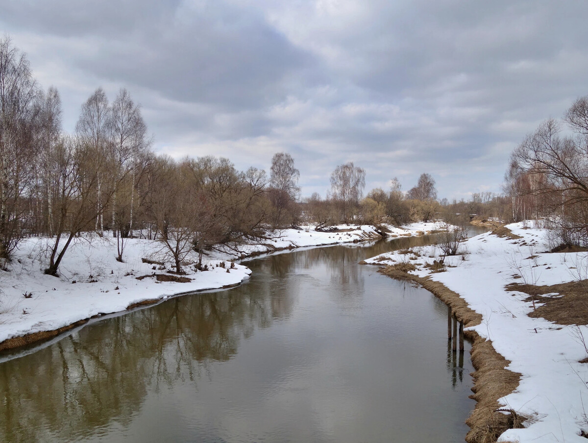 Река весной